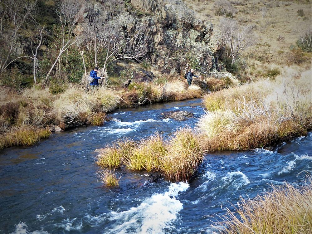 Wrong setting - shows 2 fishermen on Eucumbene River